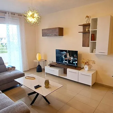 Nissi 2 And Sea View Free Wifi 아파트